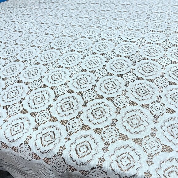 White Lace Tablecloth Polyester Geometric Pattern Rectangle 72" X 58" GrannyCore - Picture 2 of 5